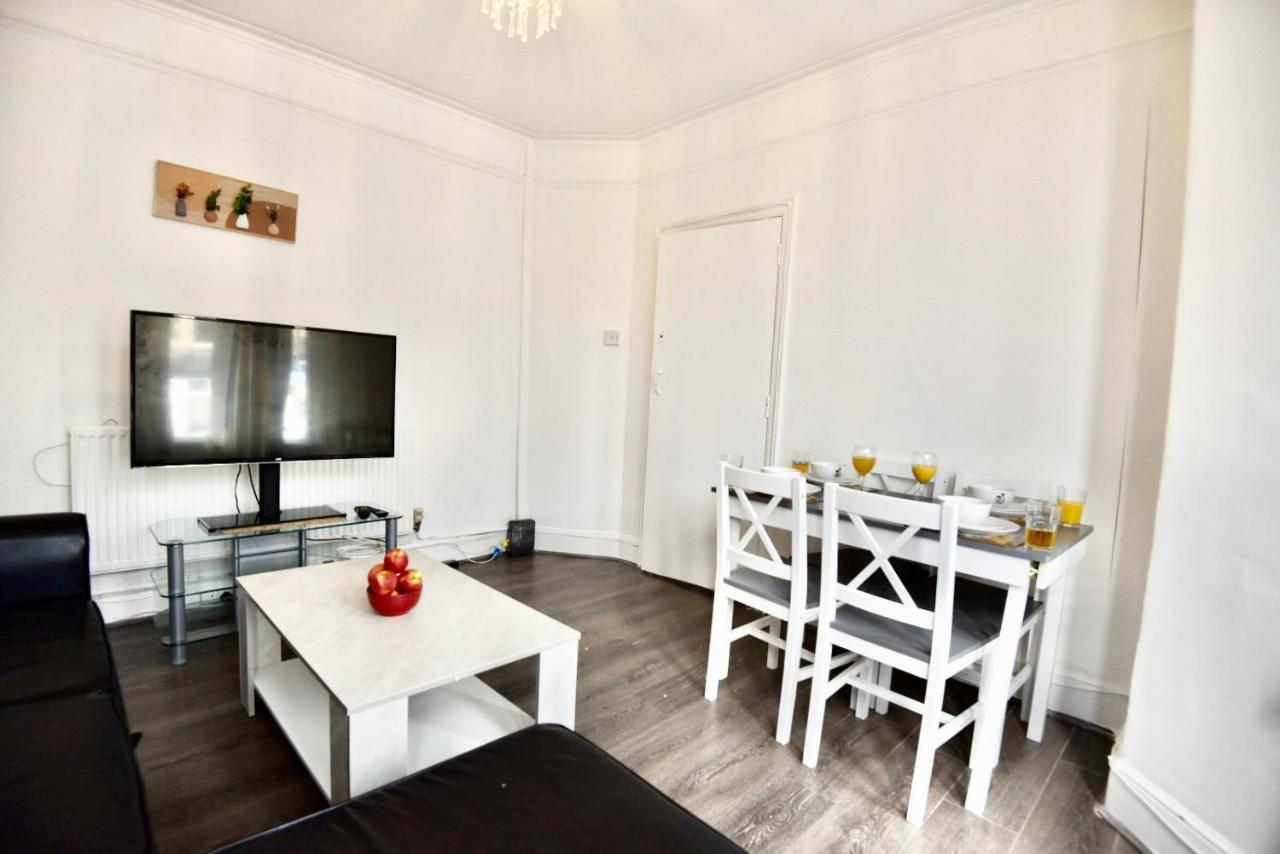 Come On In Villa Понтиприд Екстериор снимка