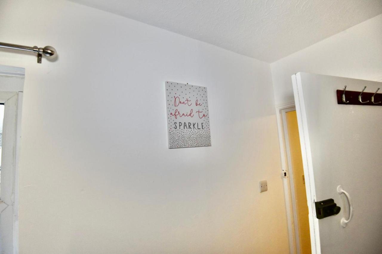 Come On In Villa Понтиприд Екстериор снимка